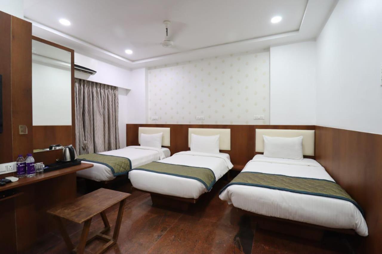 Hotel Center Point Solapur Exterior foto