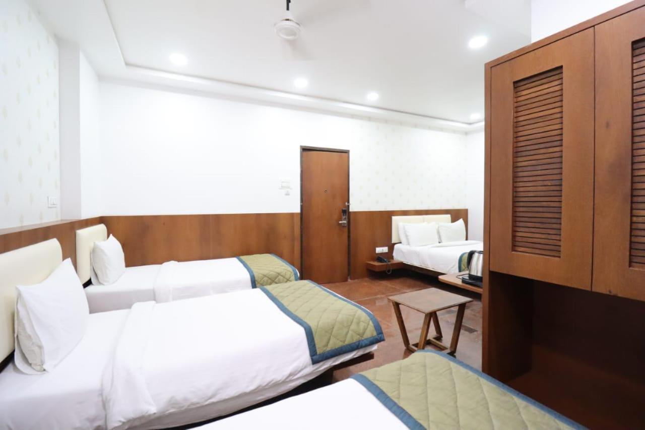 Hotel Center Point Solapur Exterior foto